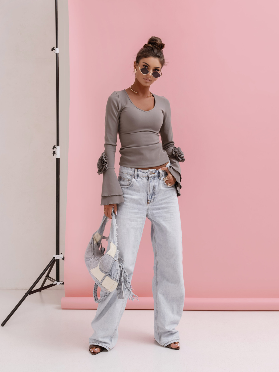 Elegancka Bluzka ROSEA z różami i długim rękawem Szara