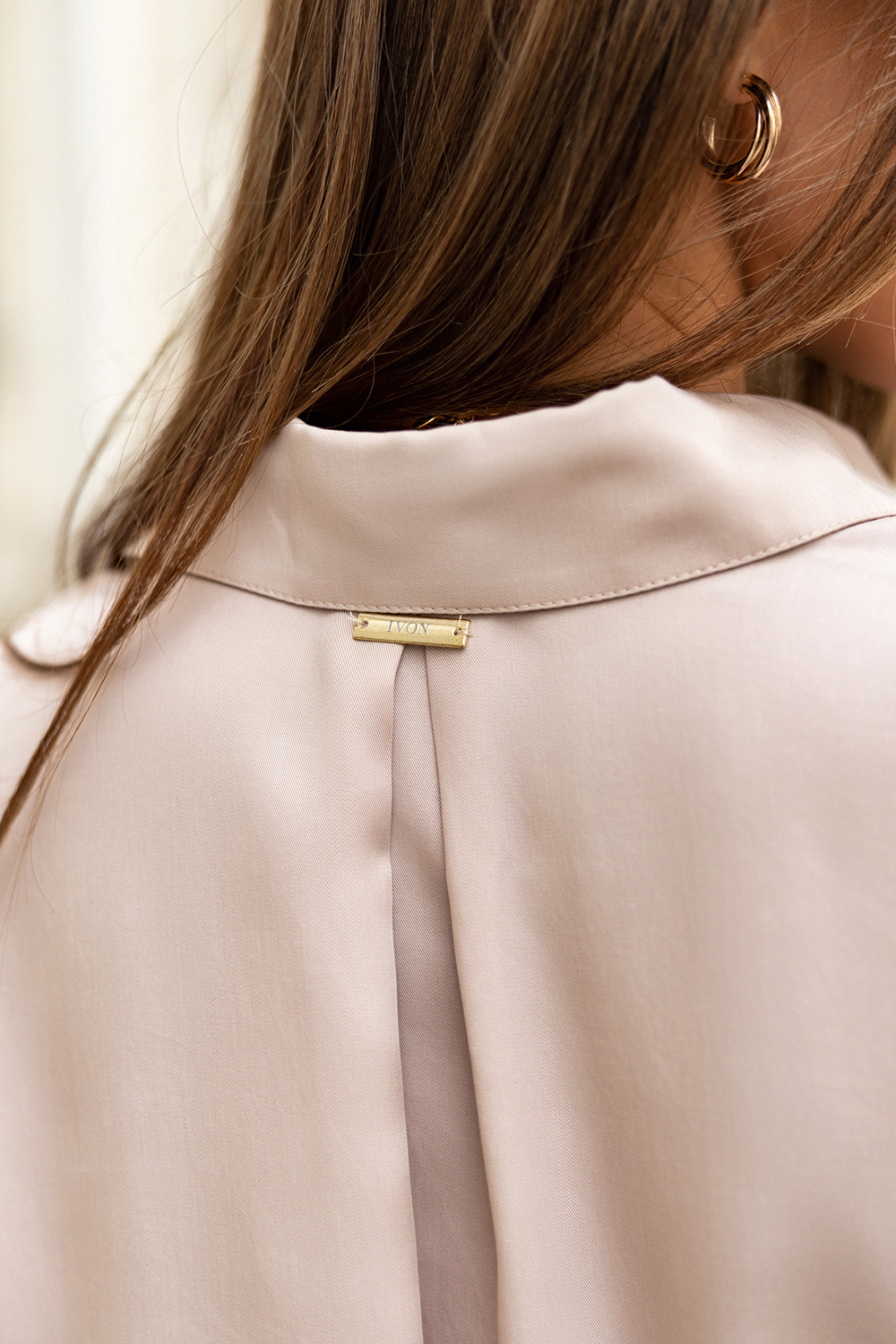 Beżowa Koszula Emilie Ze Złotymi Guzikami