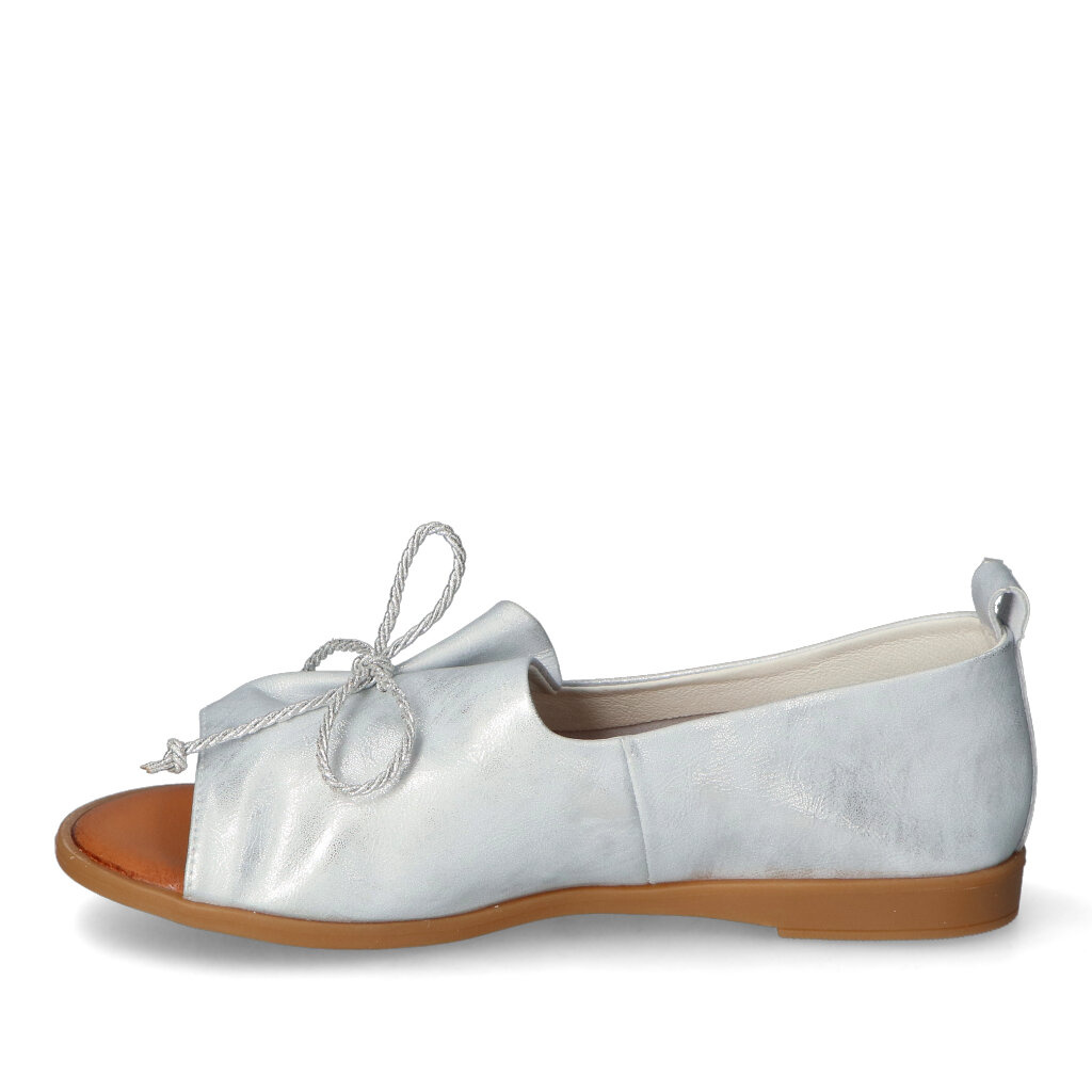 Srebrne sandały  damskie n apłaskim obcasie ze skóry naturalnej