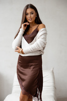 Czekoladowa sukienka satynowa z koronką na imprezę wesele