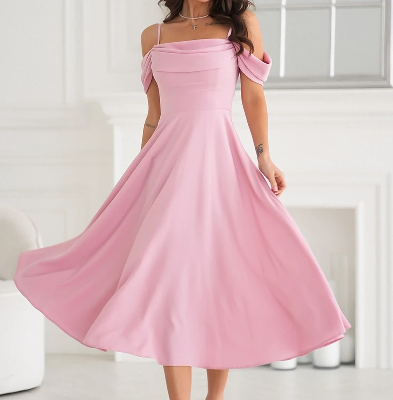 Elegancka Różowa Sukienka Midi na Wesele Studniówkę z Opadającymi Ramionami