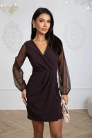 Elegancka kopertowa sukienka mini z siateczkowymi rękawami Emily czekoladowa