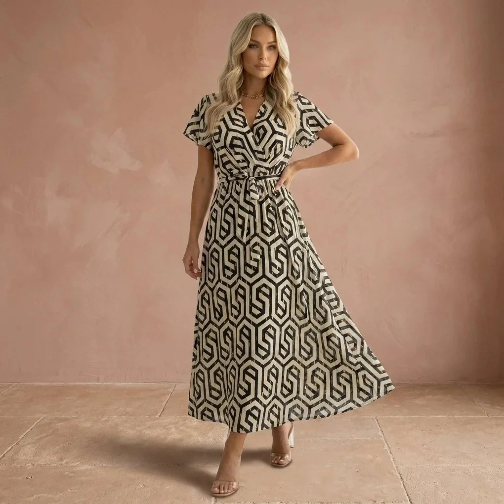 Sukienka maxi wiskozowa geometryczny wzór czarno-złota dekolt V zwiewna letnia