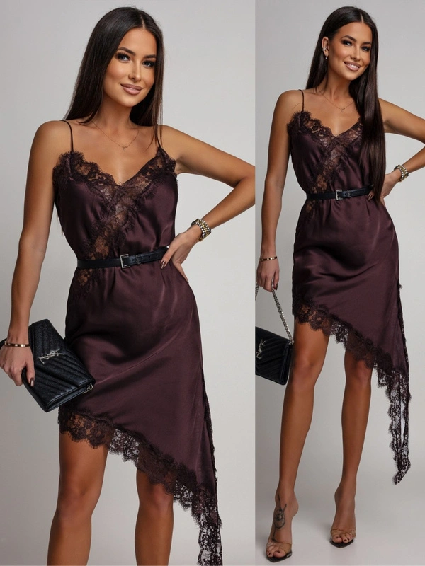 Asymetryczna sukienka satynowa z koronką w kolorze czekoladowym