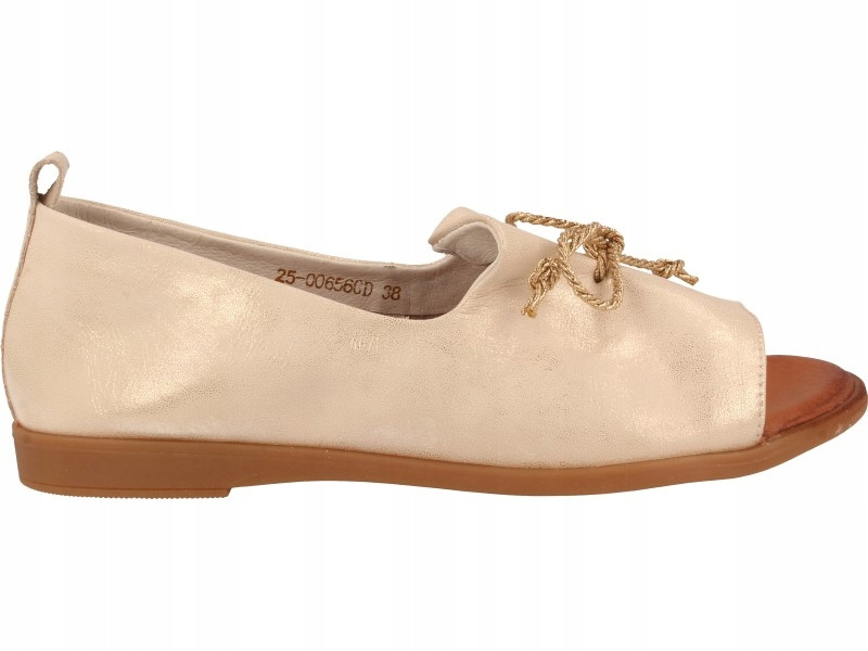 Złote sandały  damskie n apłaskim obcasie ze skóry naturalnej