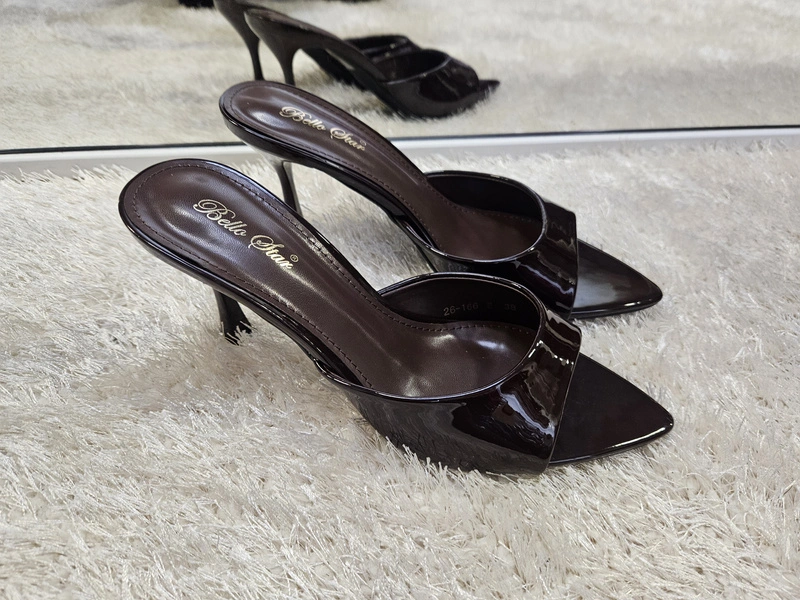 Klapki Camila na obcasie eko skóra  czekoladowe