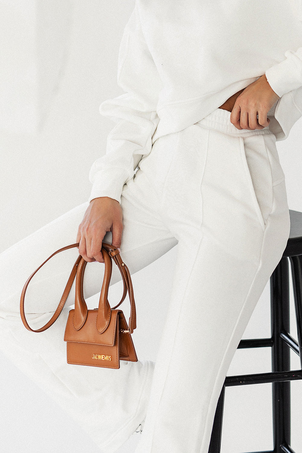 śmietankowe Spodnie Dresowe Z Przeszyciami Lamia