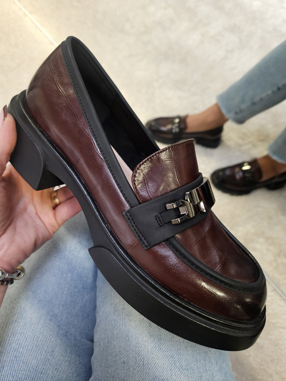 Brązowe Mokasyny na Płaskiej Podeszwie Ozdobione Klamrą ze skóry naturalnej