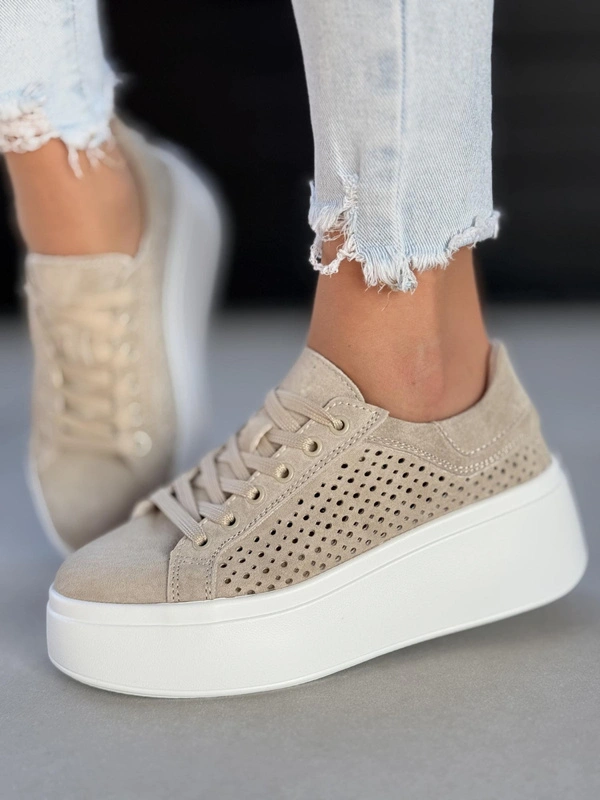 Beżowe skórzaneażurowe  półbuty damskie na platformie