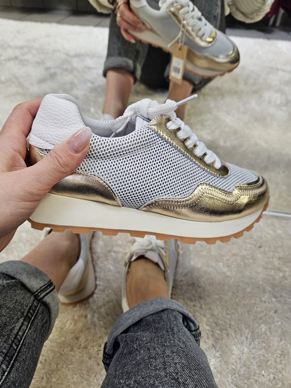 Sneakersy damskie  Złote skórzane półbuty ażurowe na platformie