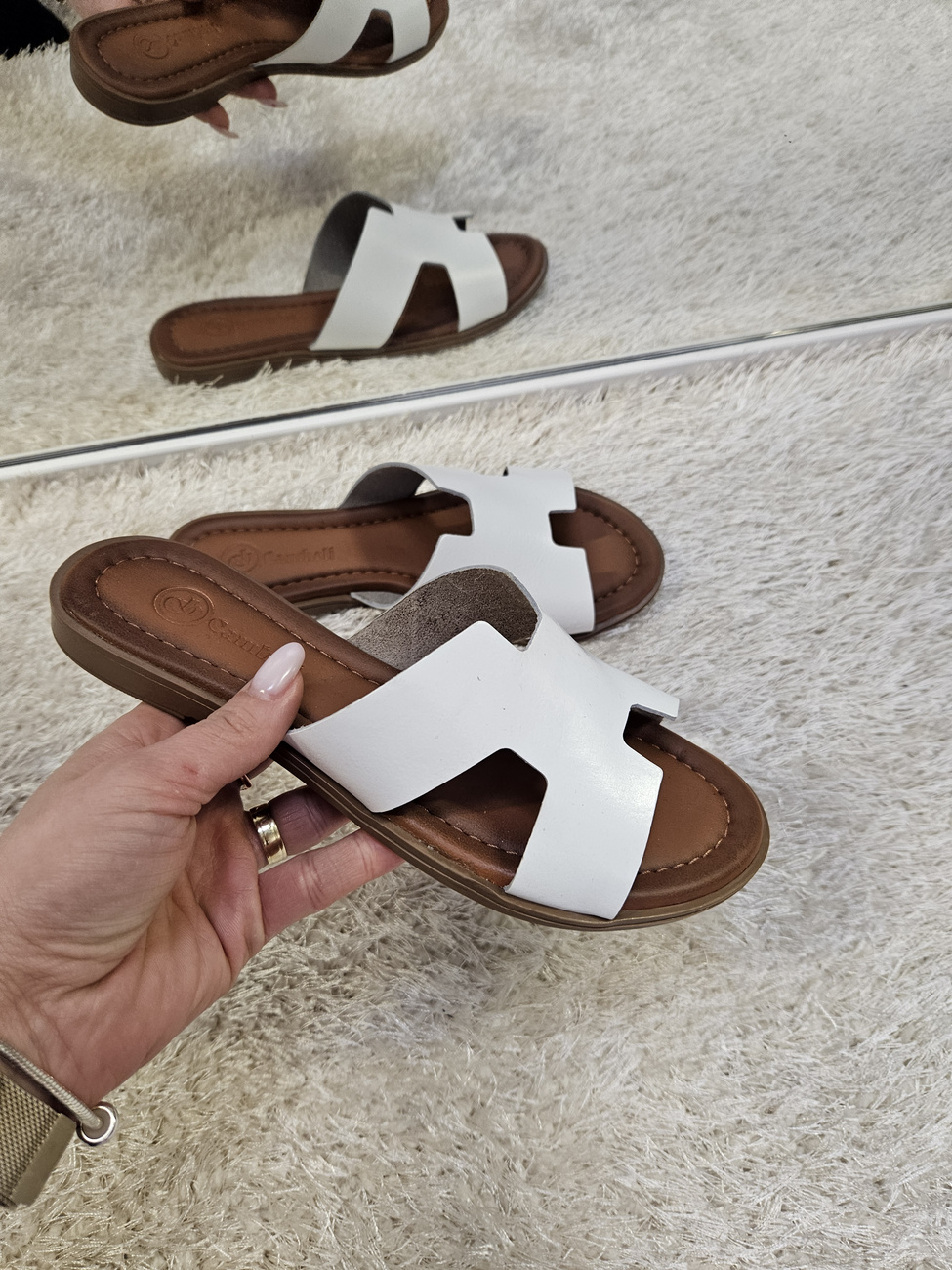 Klapki damskie ze skóry naturalnej Oli białe