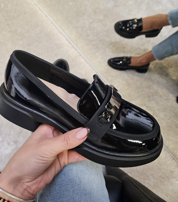 Czarne Mokasyny na Płaskiej Podeszwie Ozdobione Klamrą ze skóry naturalnej