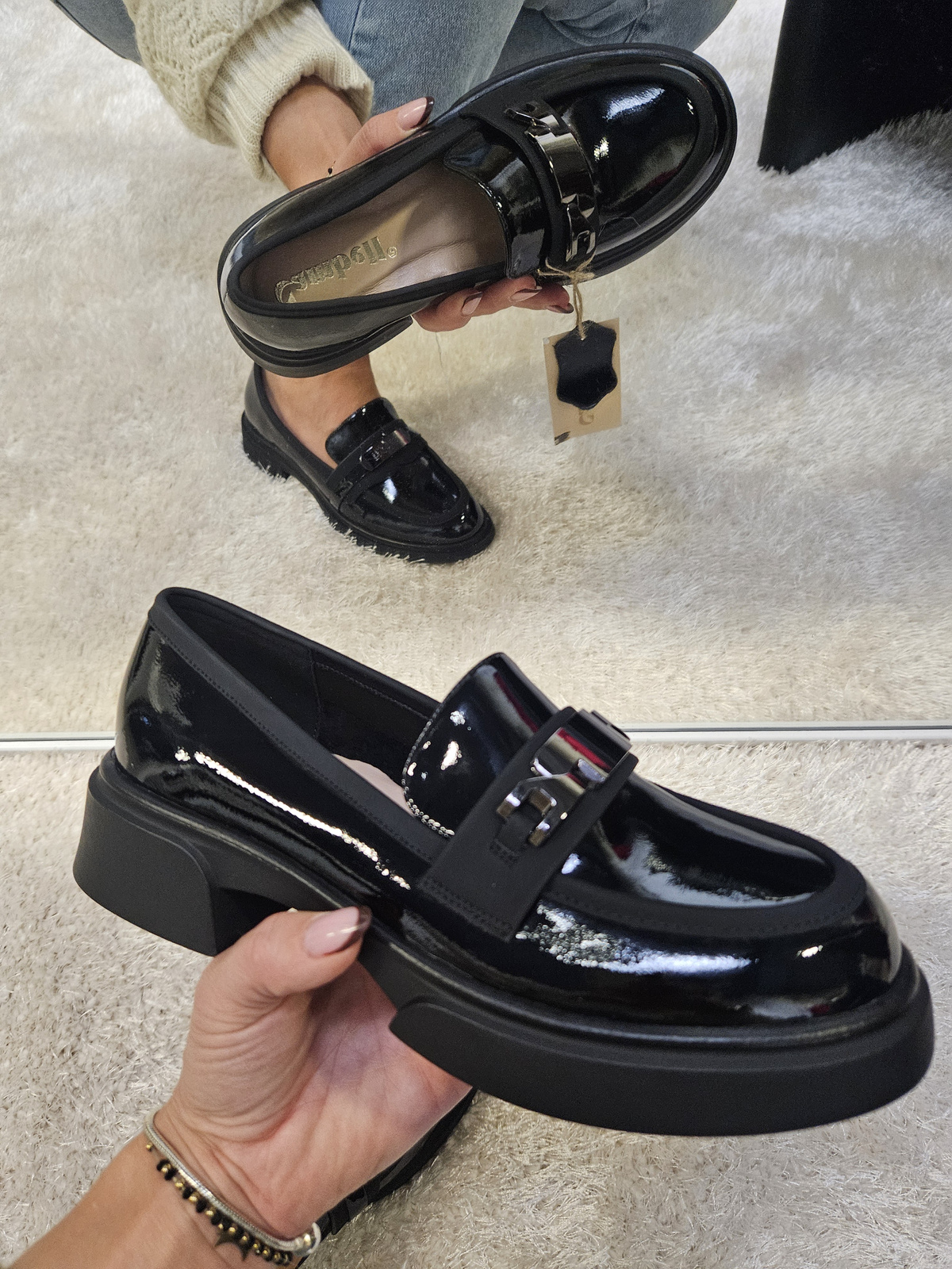 Czarne Mokasyny na Płaskiej Podeszwie Ozdobione Klamrą ze skóry naturalnej