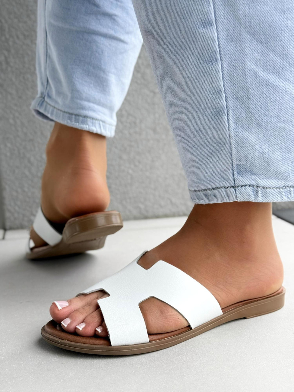 Klapki damskie ze skóry naturalnej Oli białe