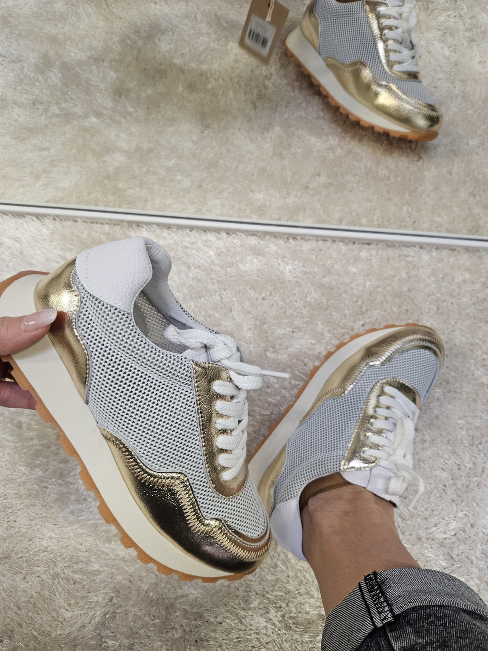 Sneakersy damskie  Złote skórzane półbuty ażurowe na platformie