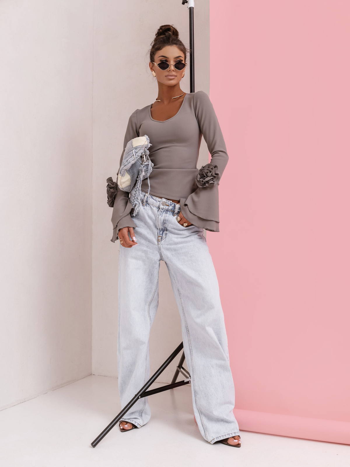 Elegancka Bluzka ROSEA z różami i długim rękawem Szara