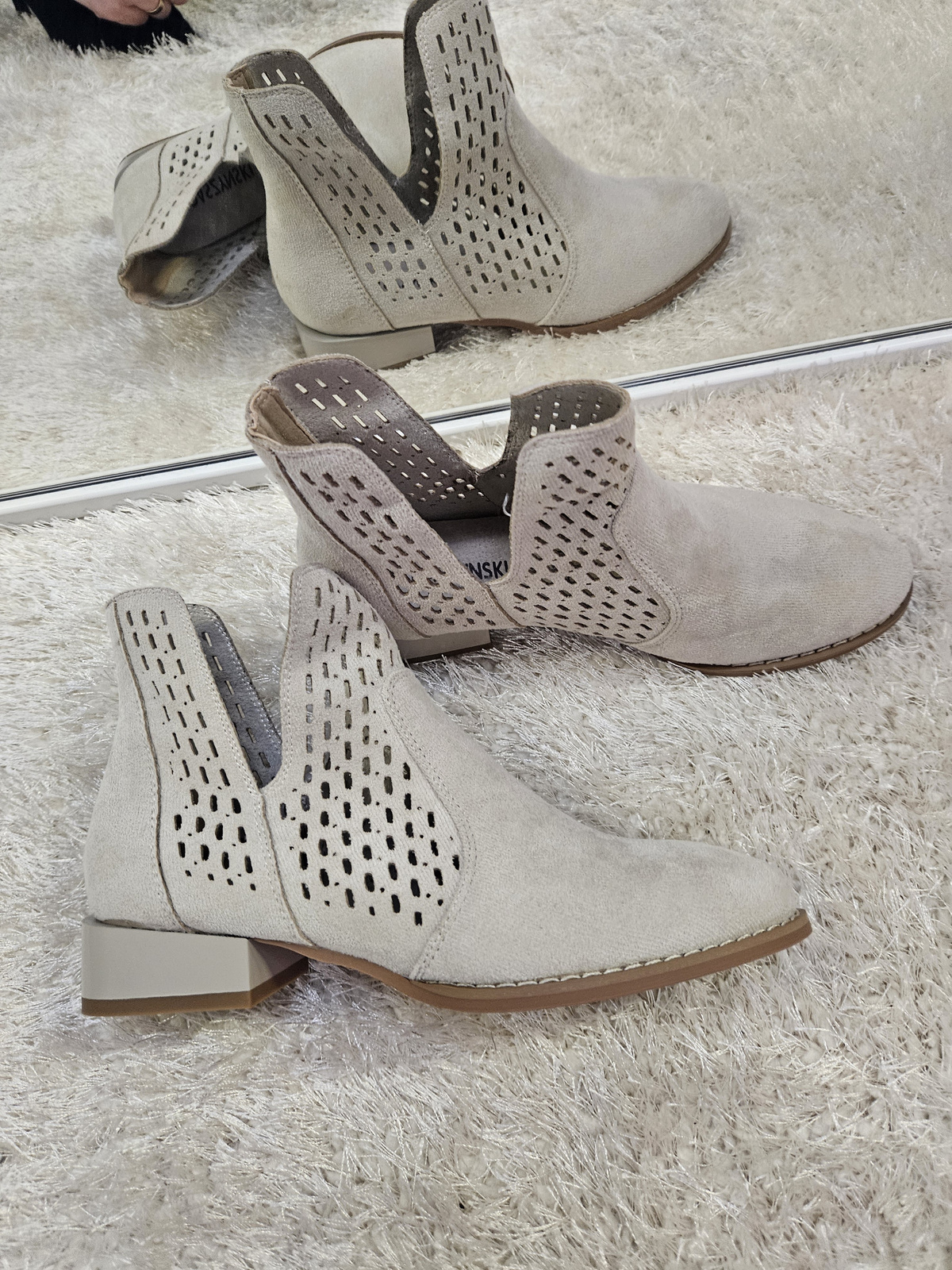 Beżowe ażurowe pólbuty  botki damskie na obcasie 