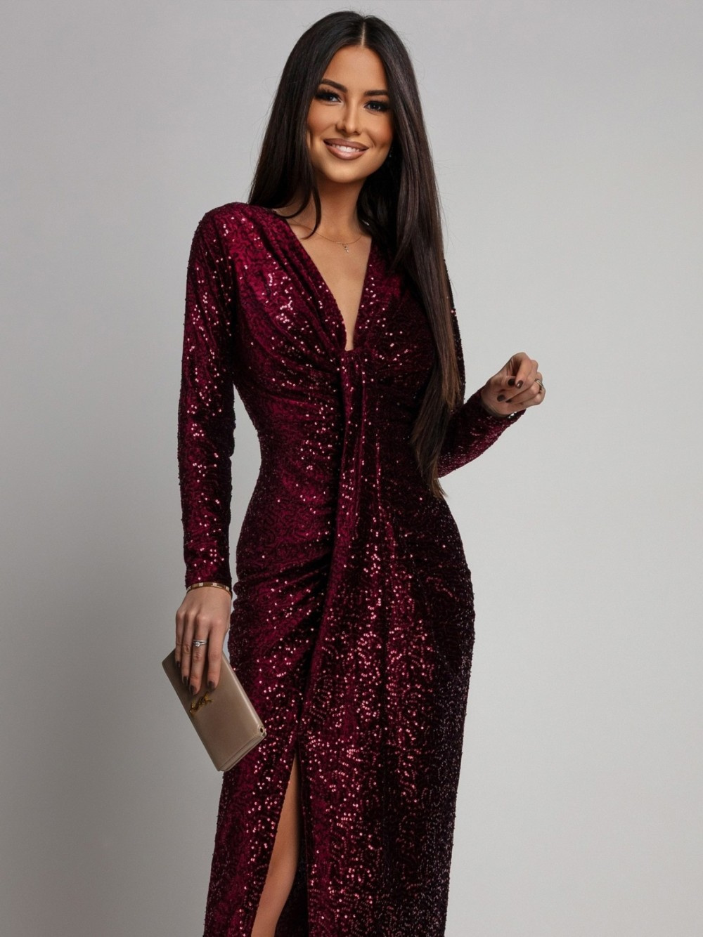 Elegancka Maxi Sukienka Cekinowa Wiola z długim rękawem bordowa