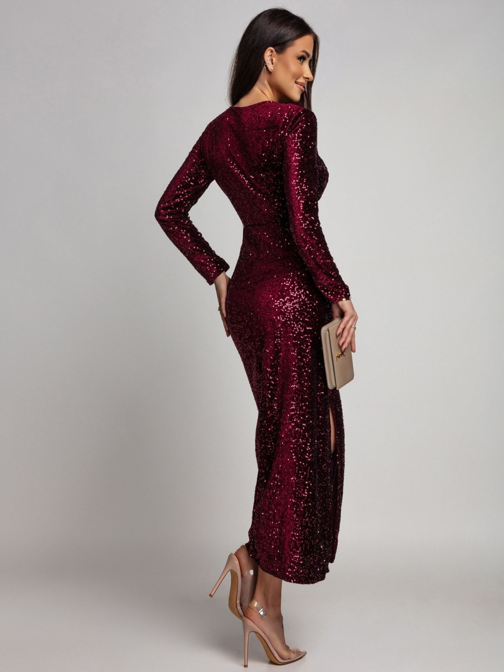 Elegancka Maxi Sukienka Cekinowa Wiola z długim rękawem bordowa