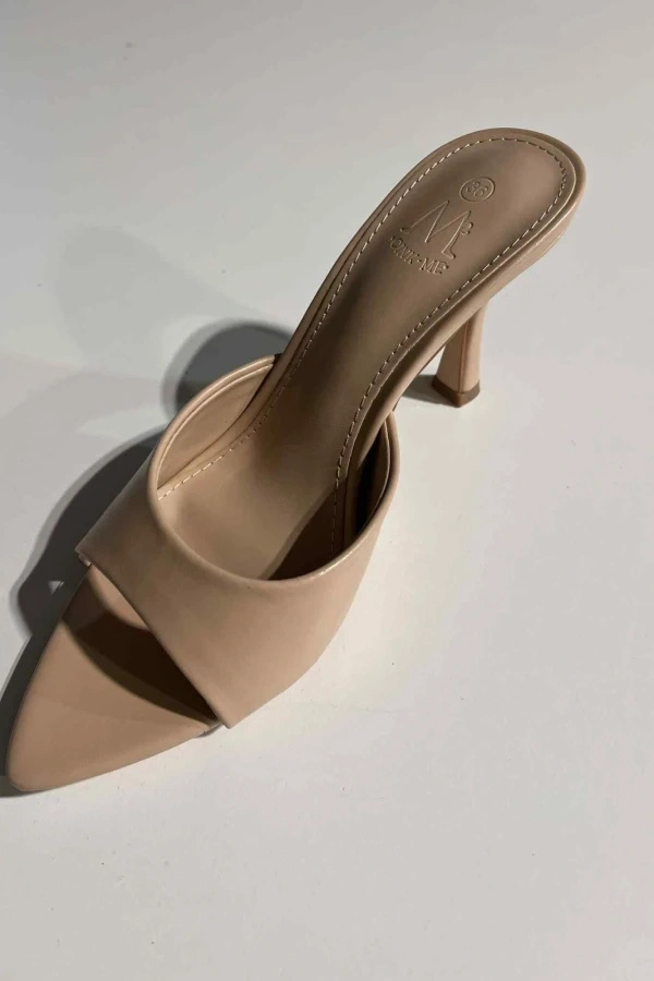 Klapki Camila na obcasie eko skóra  beżowe 