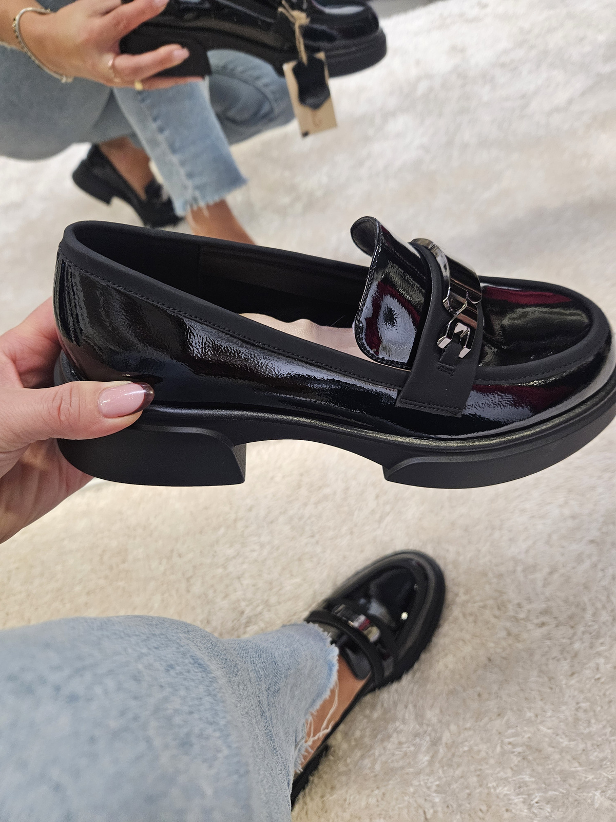 Czarne Mokasyny na Płaskiej Podeszwie Ozdobione Klamrą ze skóry naturalnej