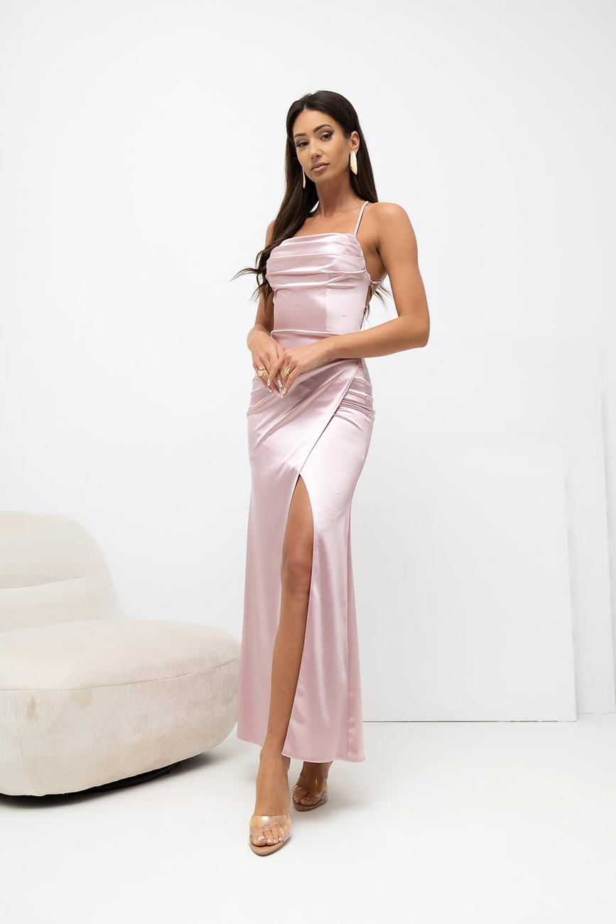 Elegancka dopasowama sukienka maxi Paula satynowa pudrowy