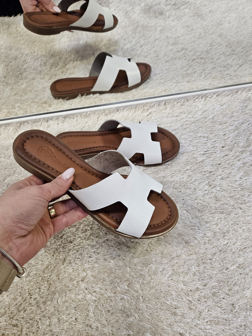 Klapki damskie ze skóry naturalnej Oli białe