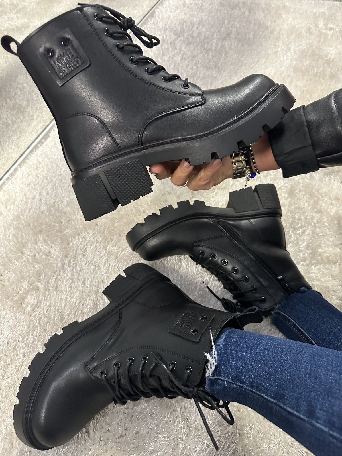 Botki damskie ze skóry naturalnej wysokie sznurowane na klocku czarne