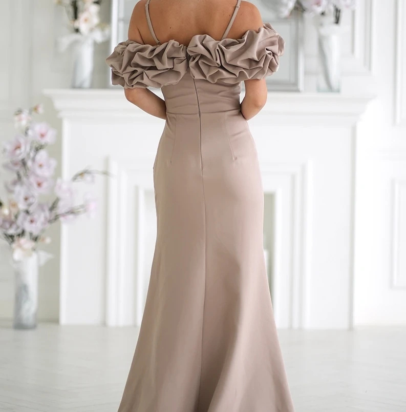 Sukienka Maxi Camel z Kwiatowymi Bufkami na Wesele Długa Elegancka