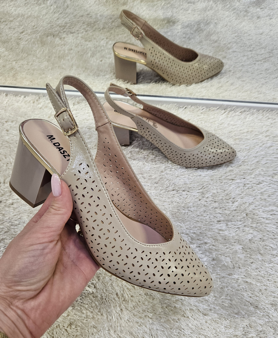 Eleganckie beżowe ażurowe czółenka damskie 