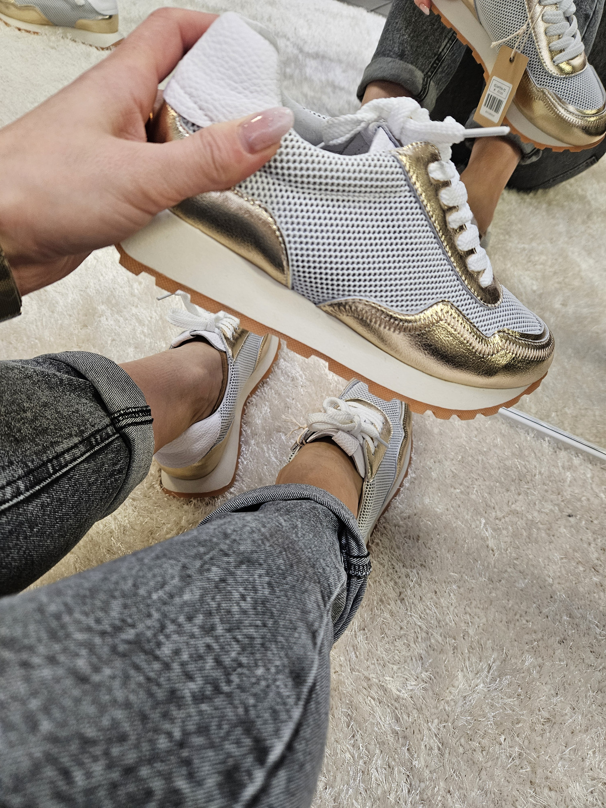 Sneakersy damskie  Złote skórzane półbuty ażurowe na platformie