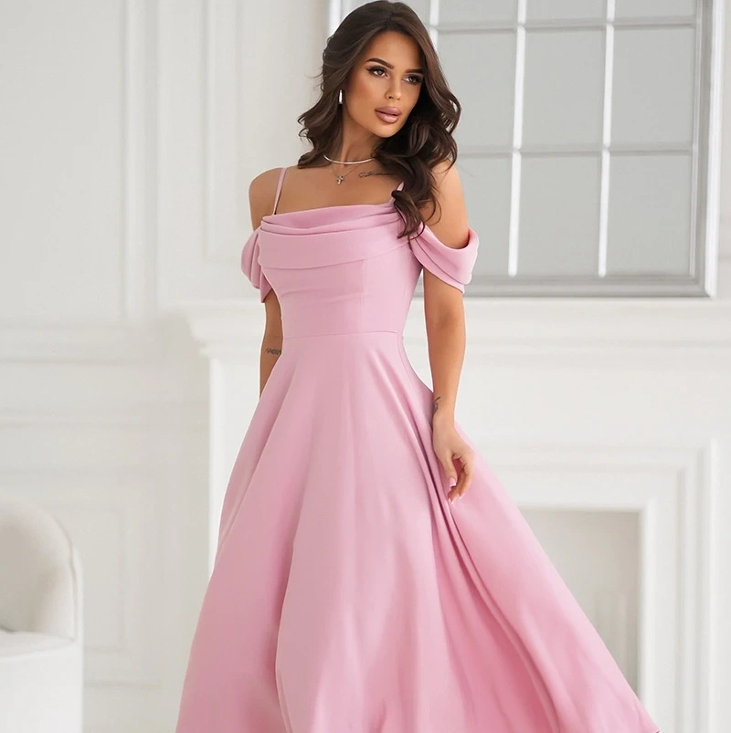 Elegancka Różowa Sukienka Midi na Wesele Studniówkę z Opadającymi Ramionami