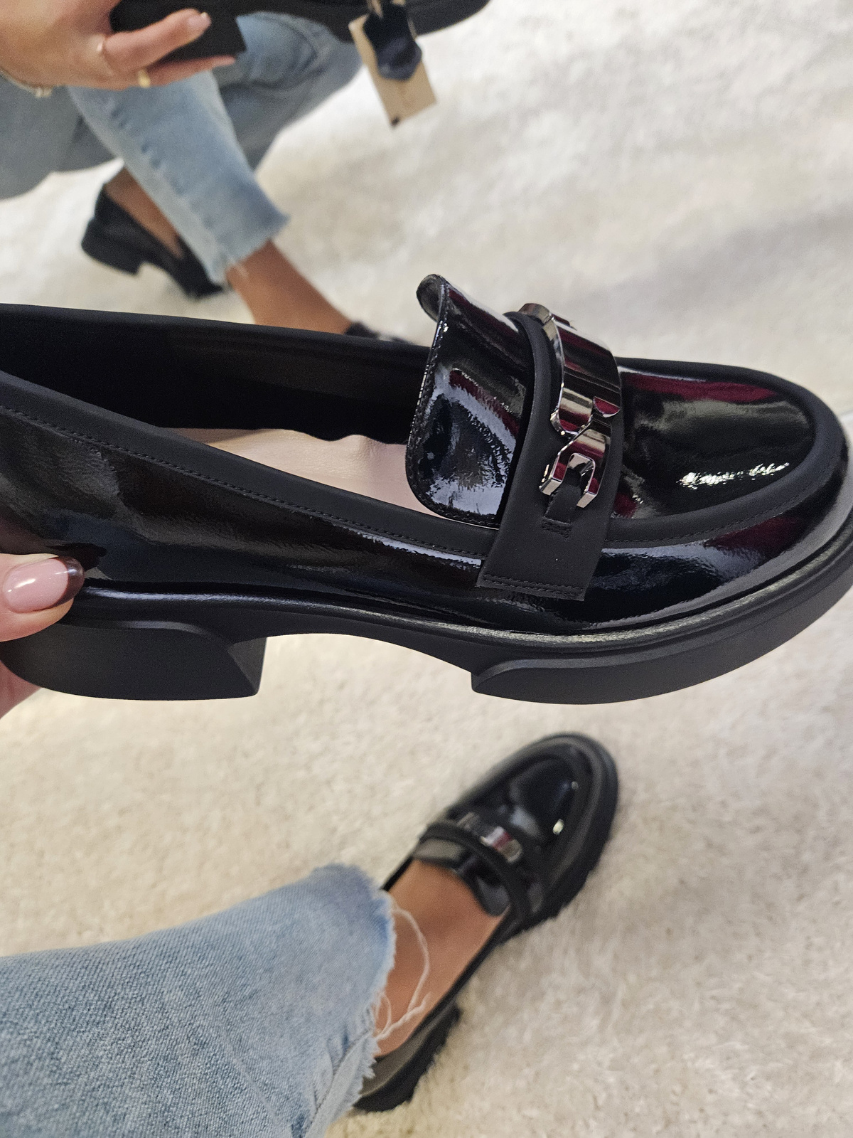 Czarne Mokasyny na Płaskiej Podeszwie Ozdobione Klamrą ze skóry naturalnej