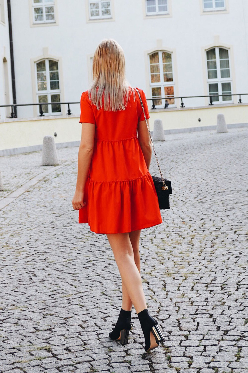  Pola Czerwona Mini Sukienka Rozkloszowana Z Falbaną Na Co Dzień
