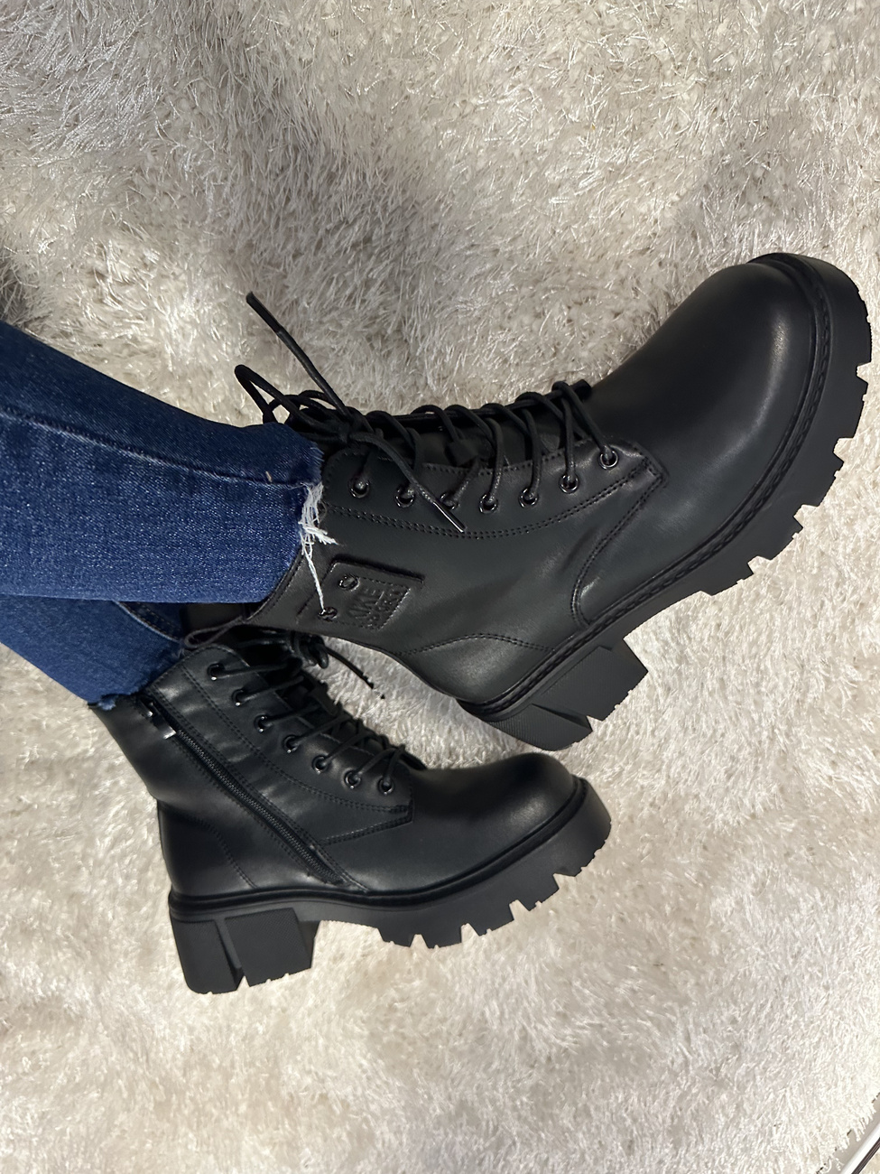 Botki damskie ze skóry naturalnej wysokie sznurowane na klocku czarne