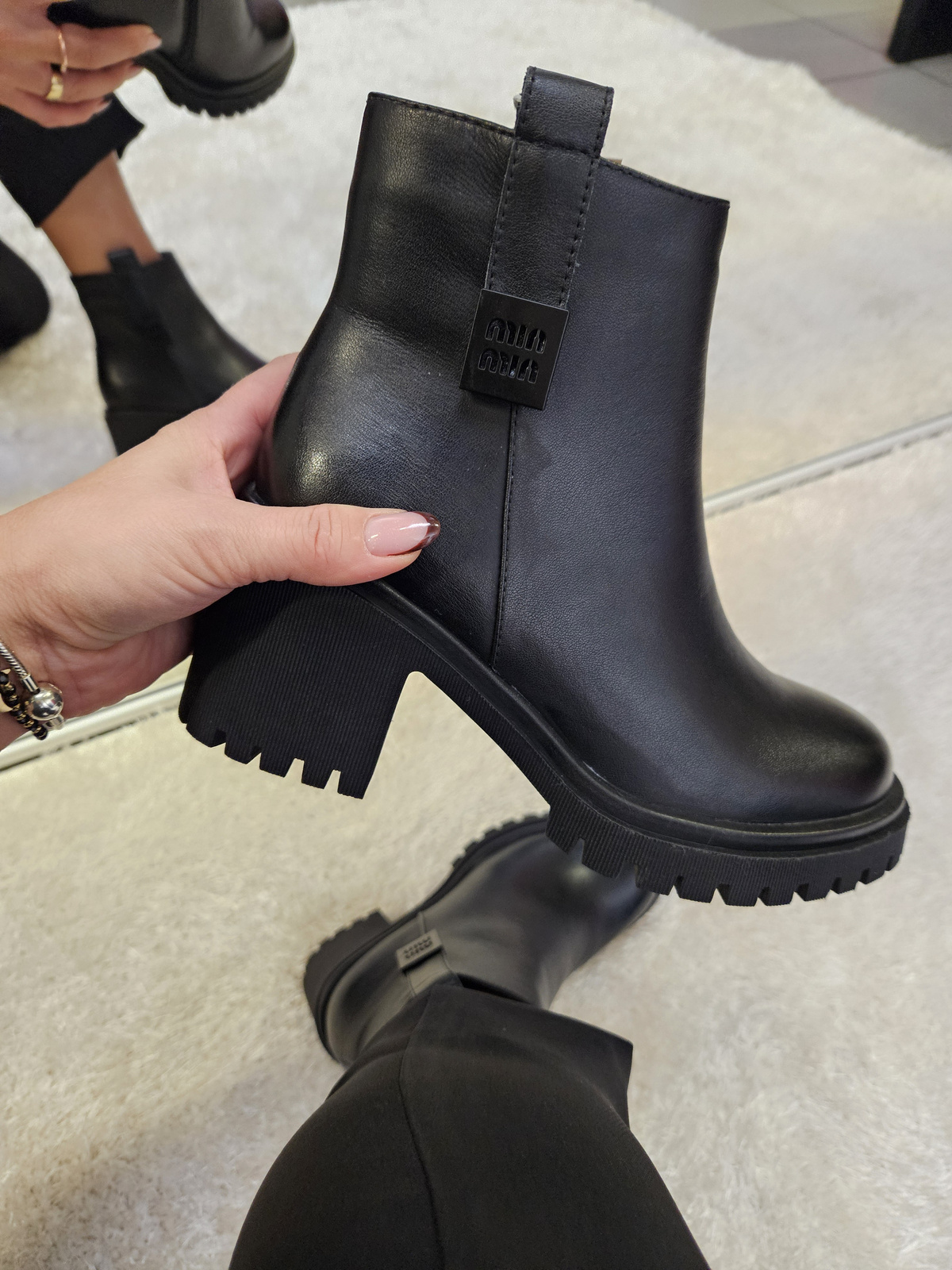 Botki damskie na obcasie  ze skóry naturalnej czarne 