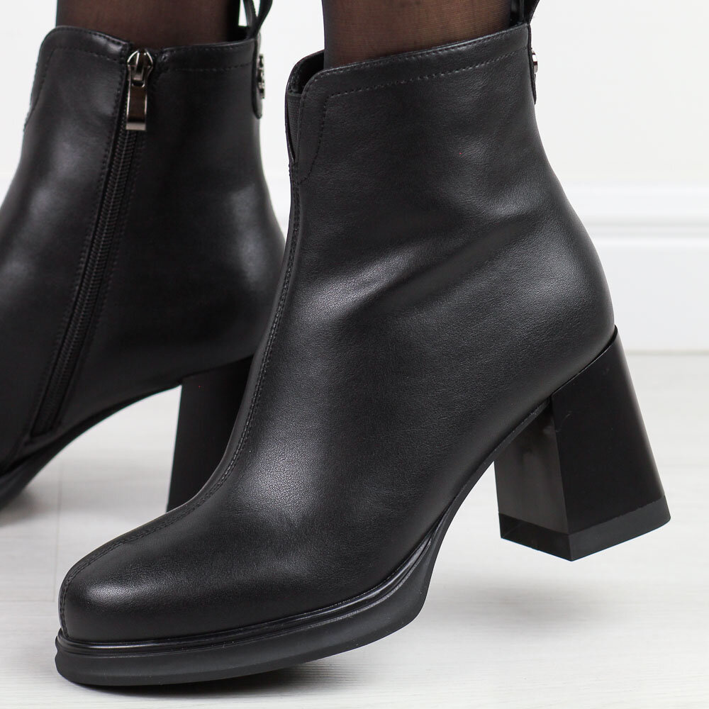 Botki damskie Czarne skórzane na obcasie ocieplane - czarne