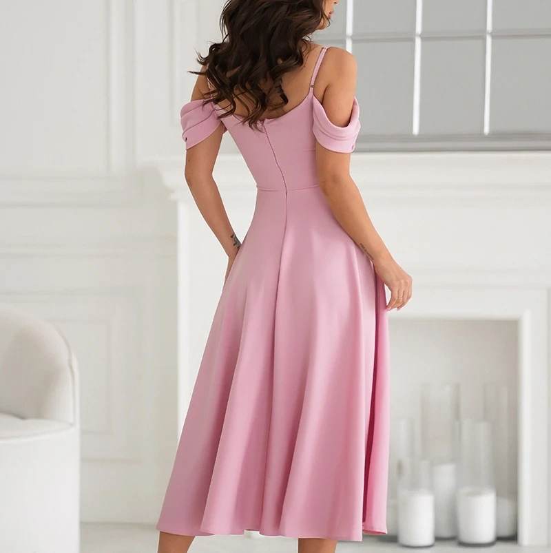 Elegancka Różowa Sukienka Midi na Wesele Studniówkę z Opadającymi Ramionami