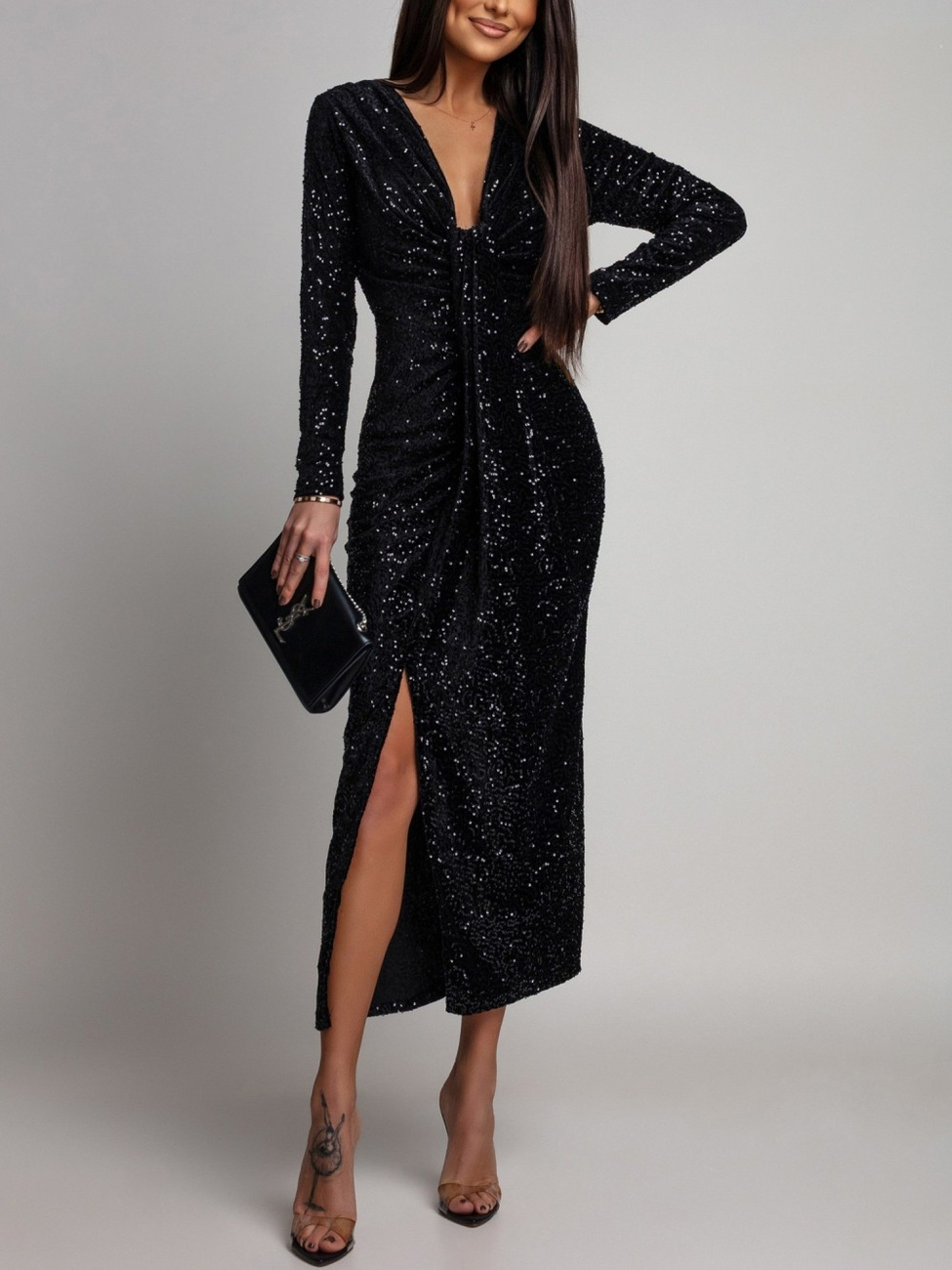 Elegancka Maxi Sukienka Cekinowa Wiola z długim rękawem czarna