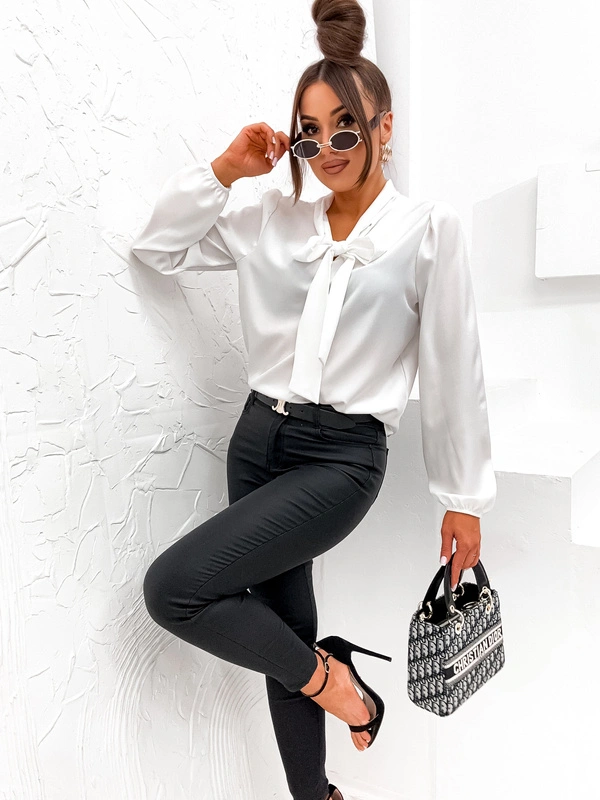 Elegancka Bluzka damska  z kokardą Snowflake biała