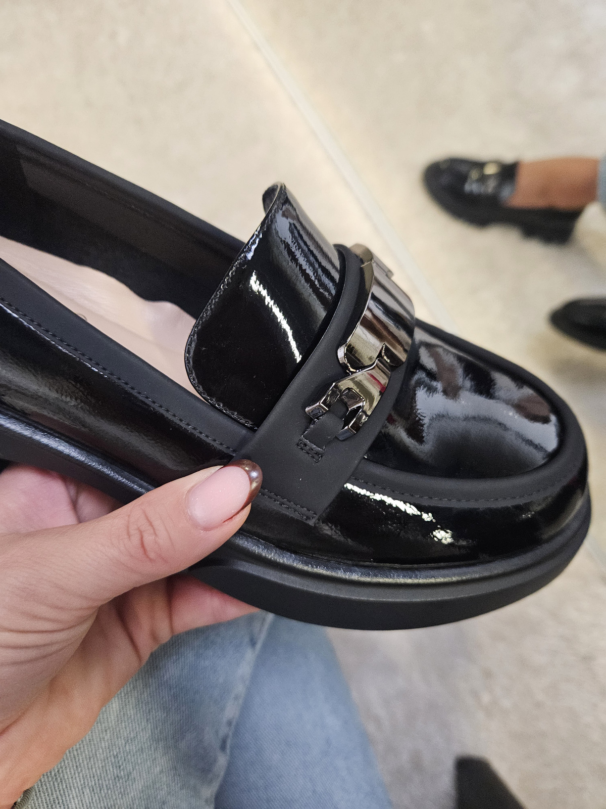 Czarne Mokasyny na Płaskiej Podeszwie Ozdobione Klamrą ze skóry naturalnej