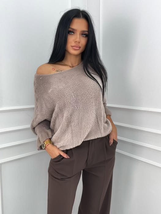 Sweter alpaka oversize z szerokimi mankietami – beżowy, rozmiar uniwersalny