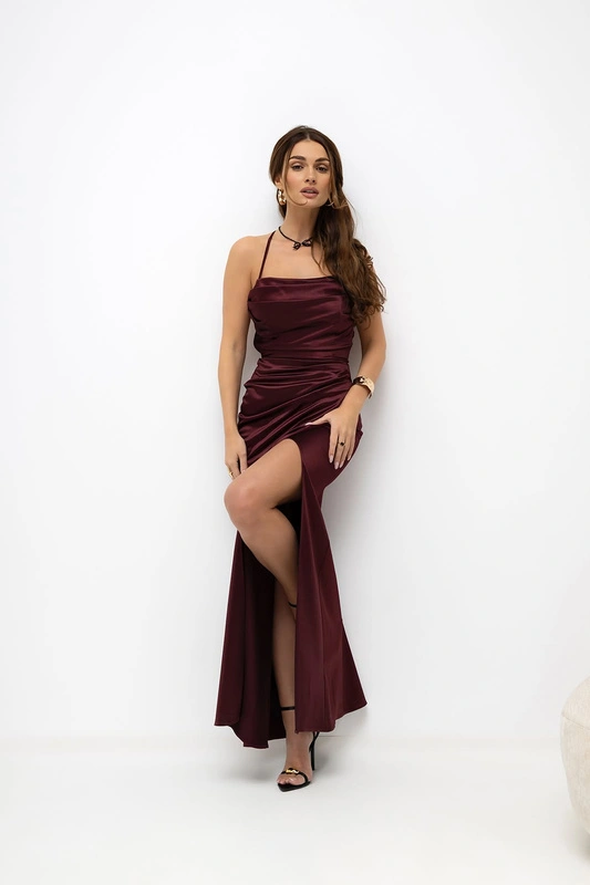 Elegancka dopasowama sukienka maxi Paula satynowa bordowa