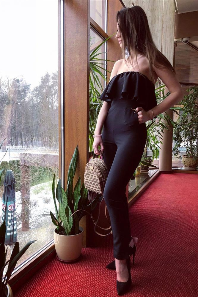 Elegancki czarna  kombinezon damski nicole na wesele z odkrytymi plecami