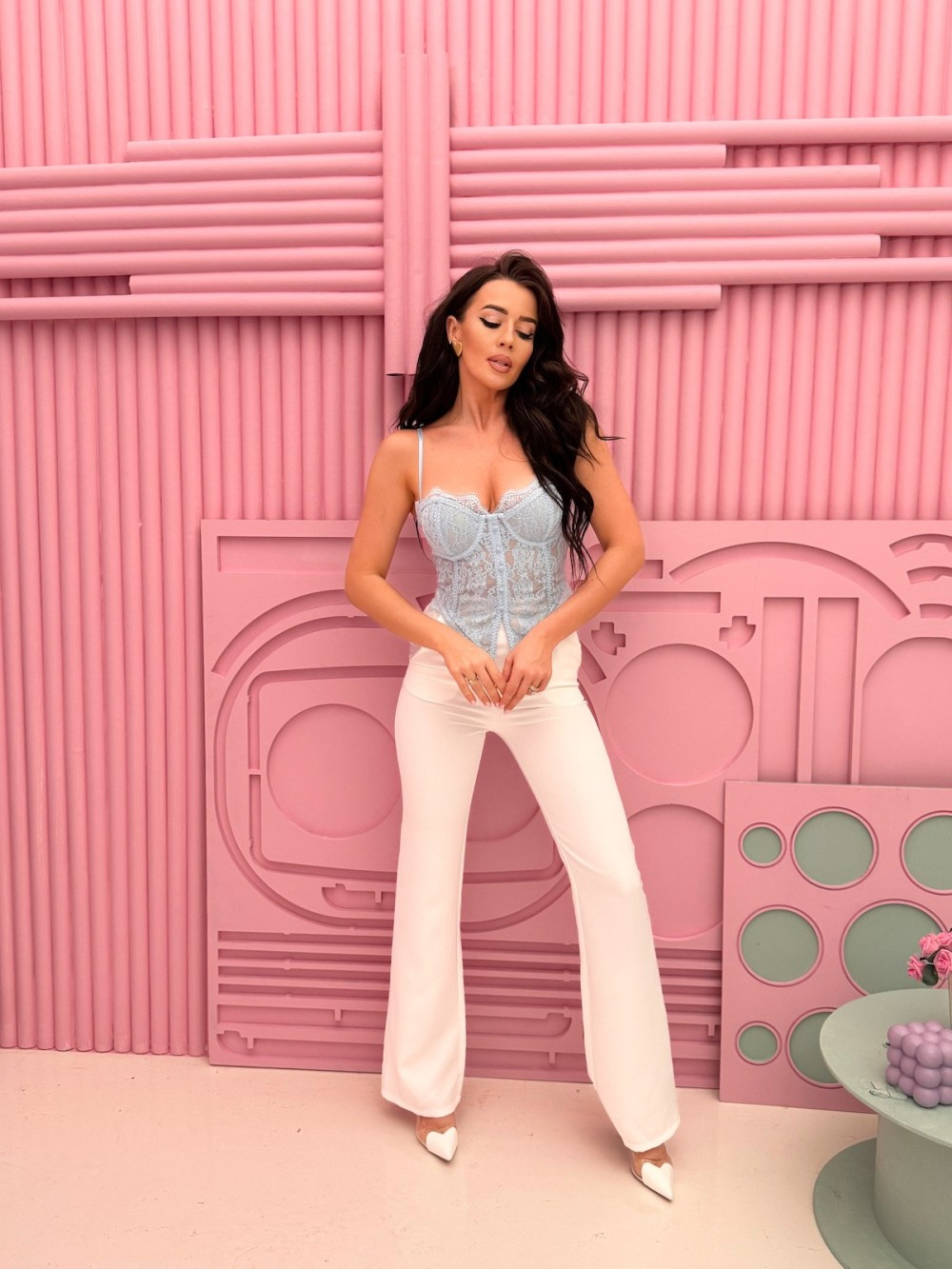 Top koronkowy błękitny damski na ramiączkach koronka kwiatowy wzór crop top