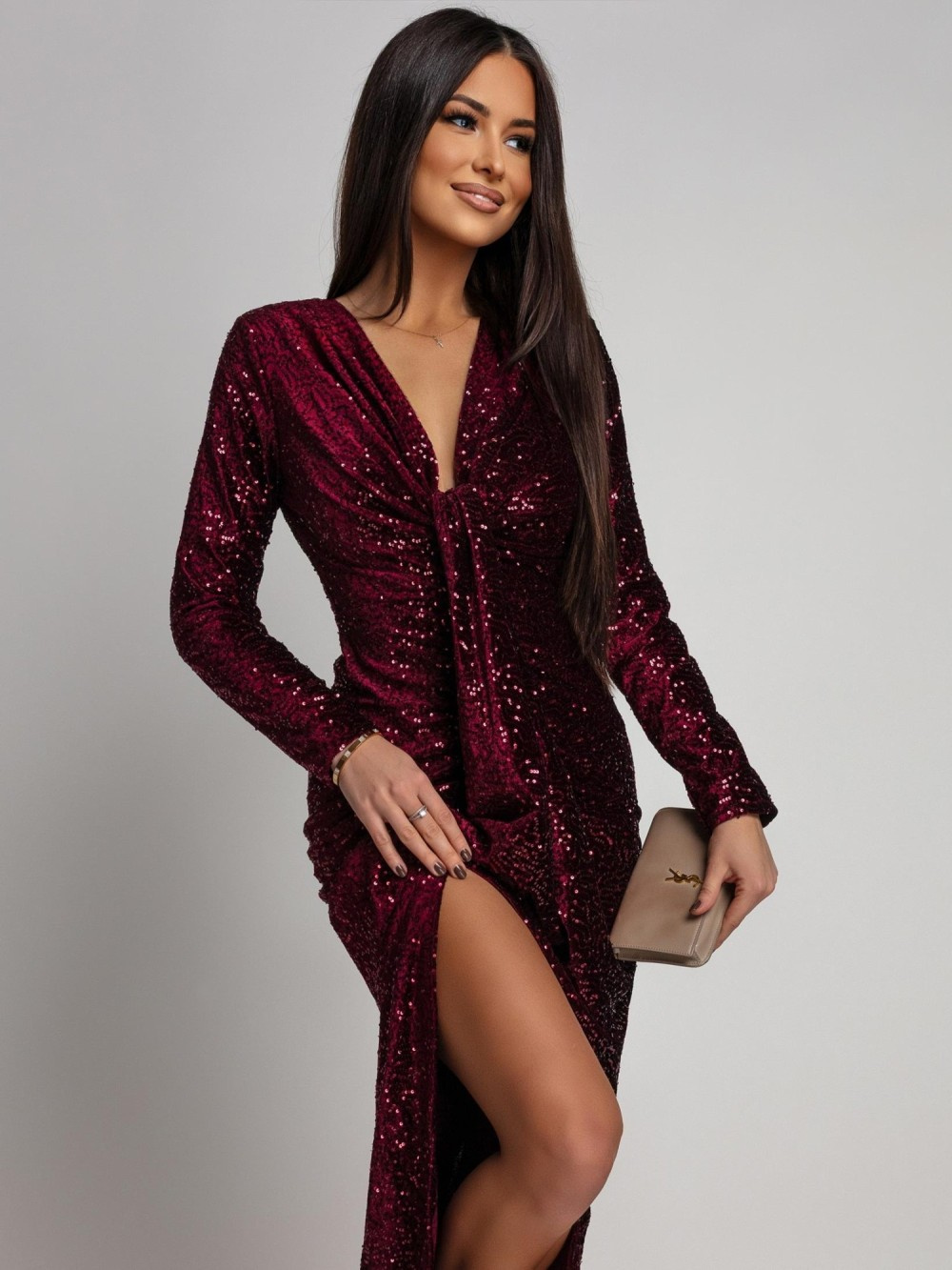 Elegancka Maxi Sukienka Cekinowa Wiola z długim rękawem bordowa