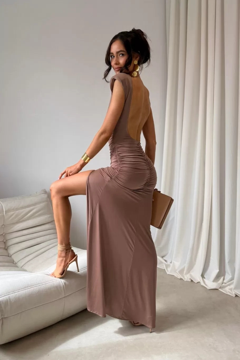 Aurelia - sukienka maxi w kolorze jasnego brązu