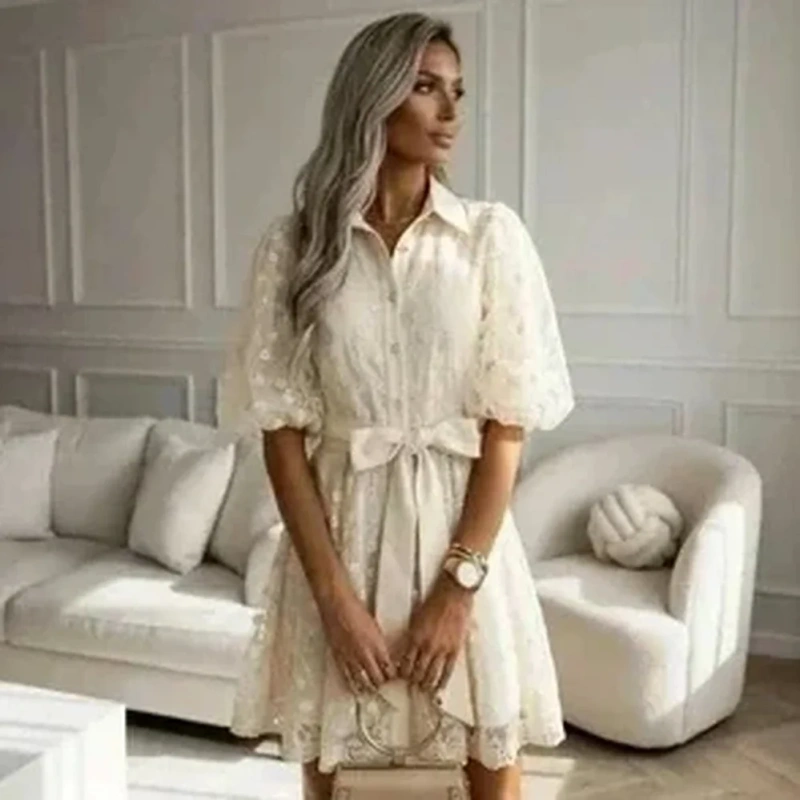 Sukienka koronkowa beżowa elegancka na wesele komunię z bufiastymi rękawami paskiem