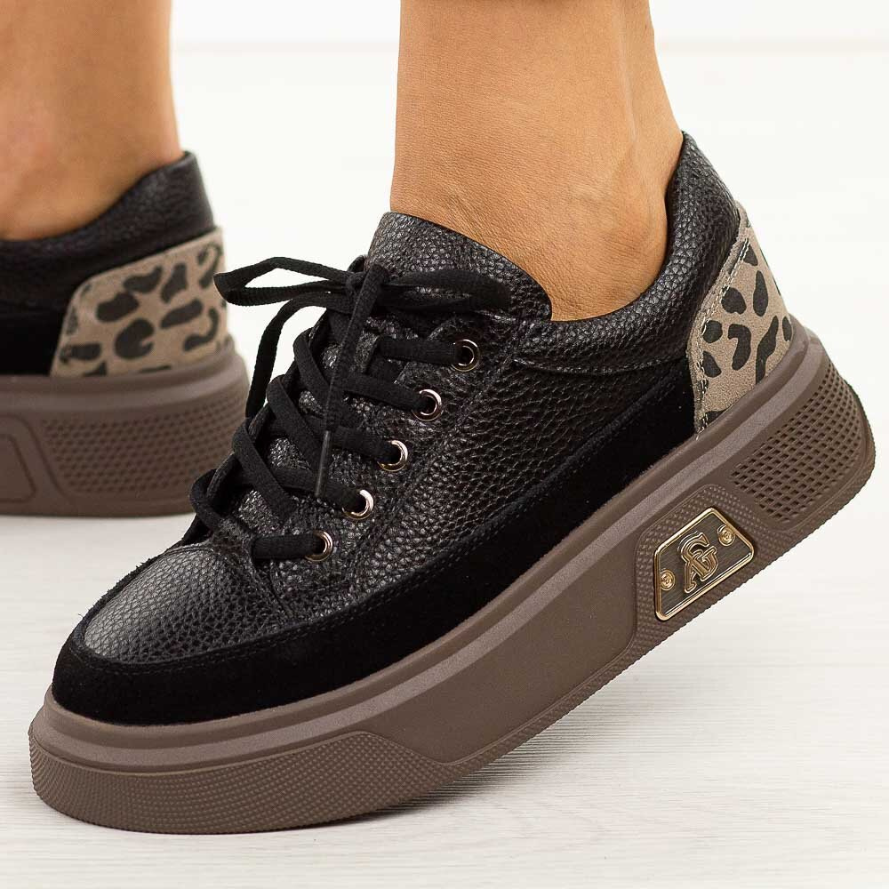 Skórzane półbuty damskie  na platformie beżowe