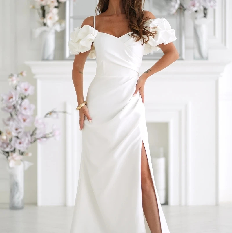 Elegancka Sukienka Maxi Ecru z Trójwymiarowymi Rękawami Kopertowa z Rozcięciem